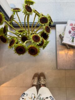 Прекрасна седмица, приятели! 🌻
В сезона на слънчогледите напомняме да не забравяте SPF и вода, че температурите навън не прощават! 
А за цветните ви желания, знаете къде сме! 🌅

#lussobyborisovi #flowers